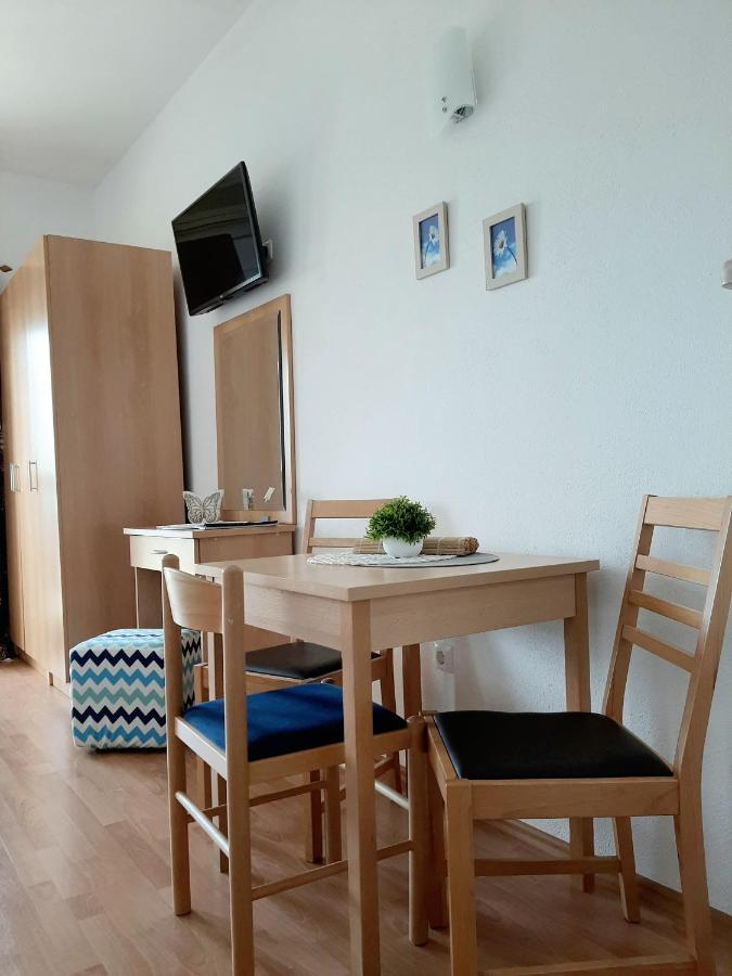 Akmadzic Apartment *